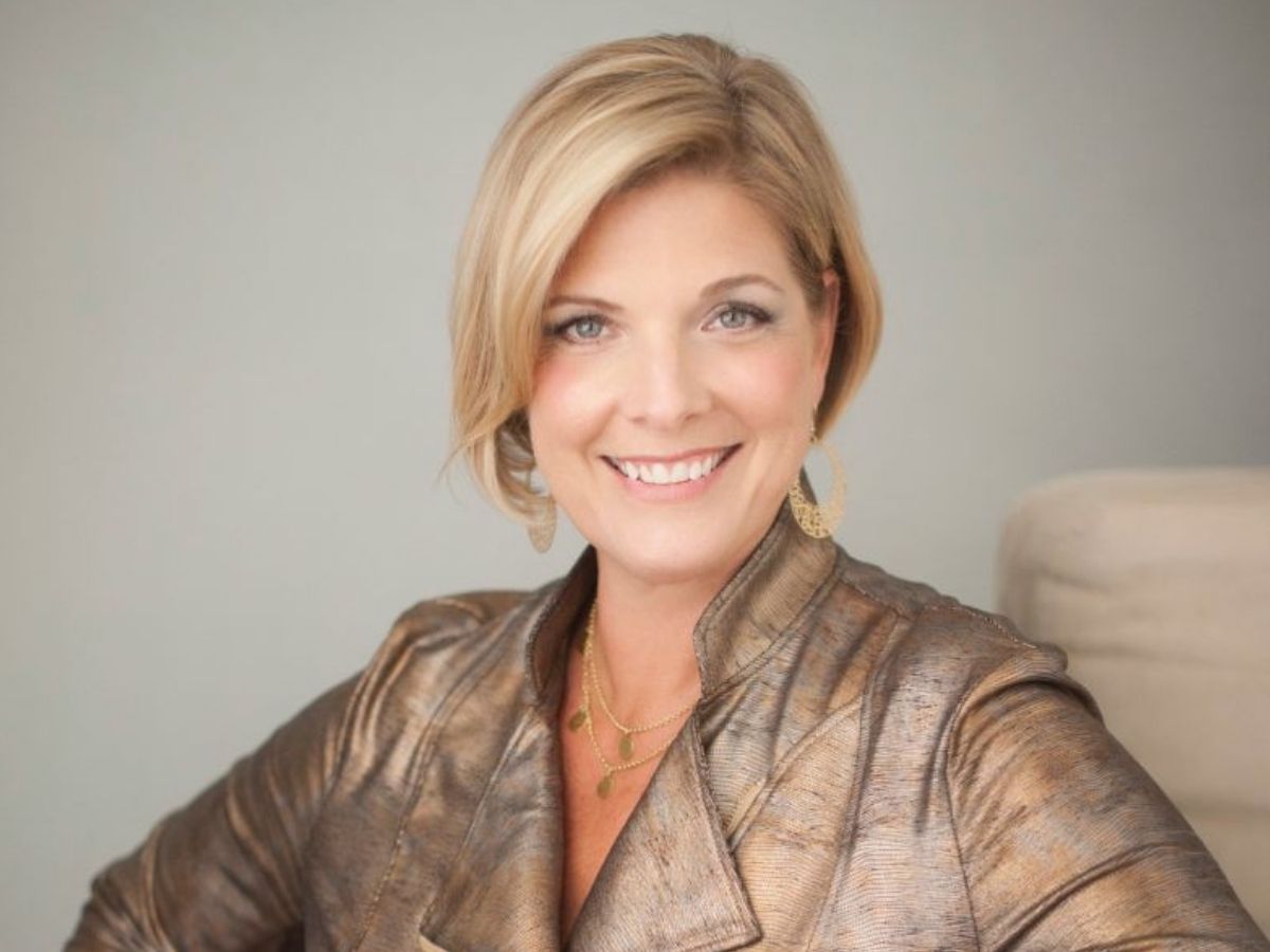 Debbie Peterson Headshot